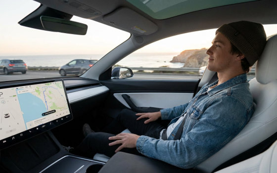 Guida autonoma di Tesla disponibile per i test in Italia