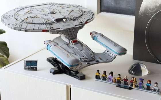 LEGO nell'universo di Star Trek: arriva il set della USS Enterprise