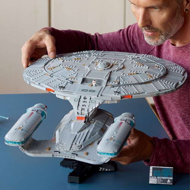 Il nuovo set LEGO Star Trek che riproduce la U.S.S. Enterprise