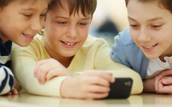 OS con verifica dell'età: minori più sicuri o nuove complicazioni?