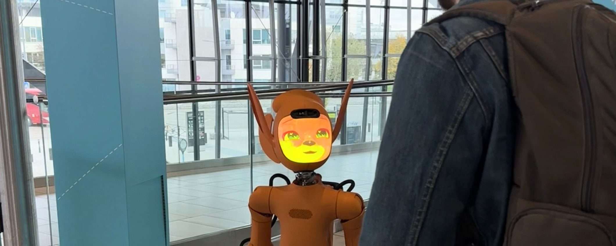 Chi è Miroki? Il robot che aiuta i passeggeri all'aeroporto di Lione