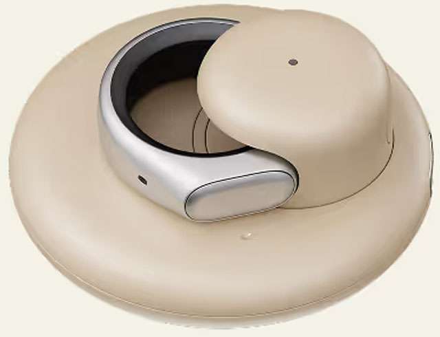 L'anello smart Stream Ring di Sandbar con il caricatore USB-C