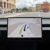 Full Self Driving in Europa: Tesla accelera, RWD frena
