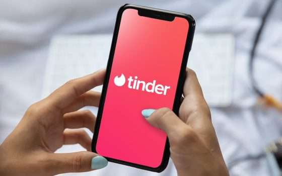 Tinder: l'AI sbircia tra le foto private, cosa potrebbe andare storto?