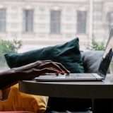 Nuova VPN al Black Friday: per Surfshark ora bastano meno di 2 €/mese