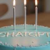 ChatGPT compie tre anni, ma Gemini rovina la festa