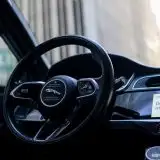 Waymo: esercito di umani in soccorso dei robotaxi