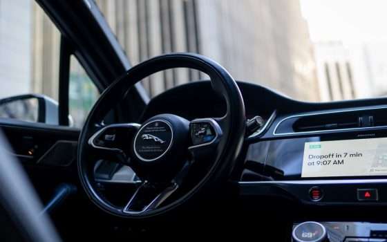 Waymo: esercito di umani in soccorso dei robotaxi