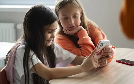 Divieto social under 16: la proposta alle porte dell'Italia