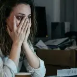 Genera immagini di sé con l'AI e ha un crollo psicologico