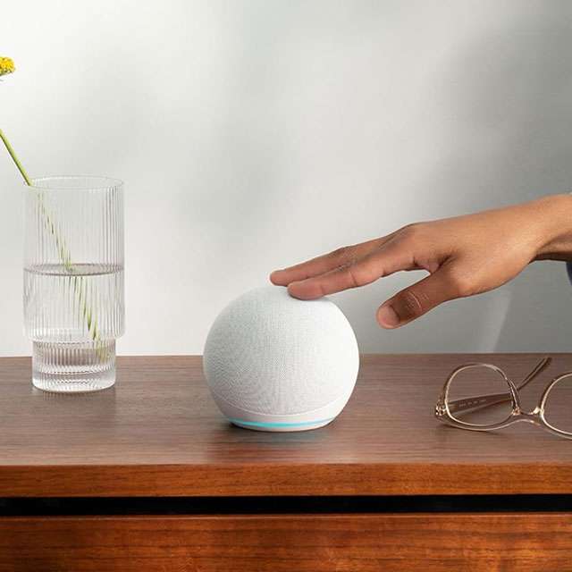 Lo smart speaker Echo Dot con Alexa