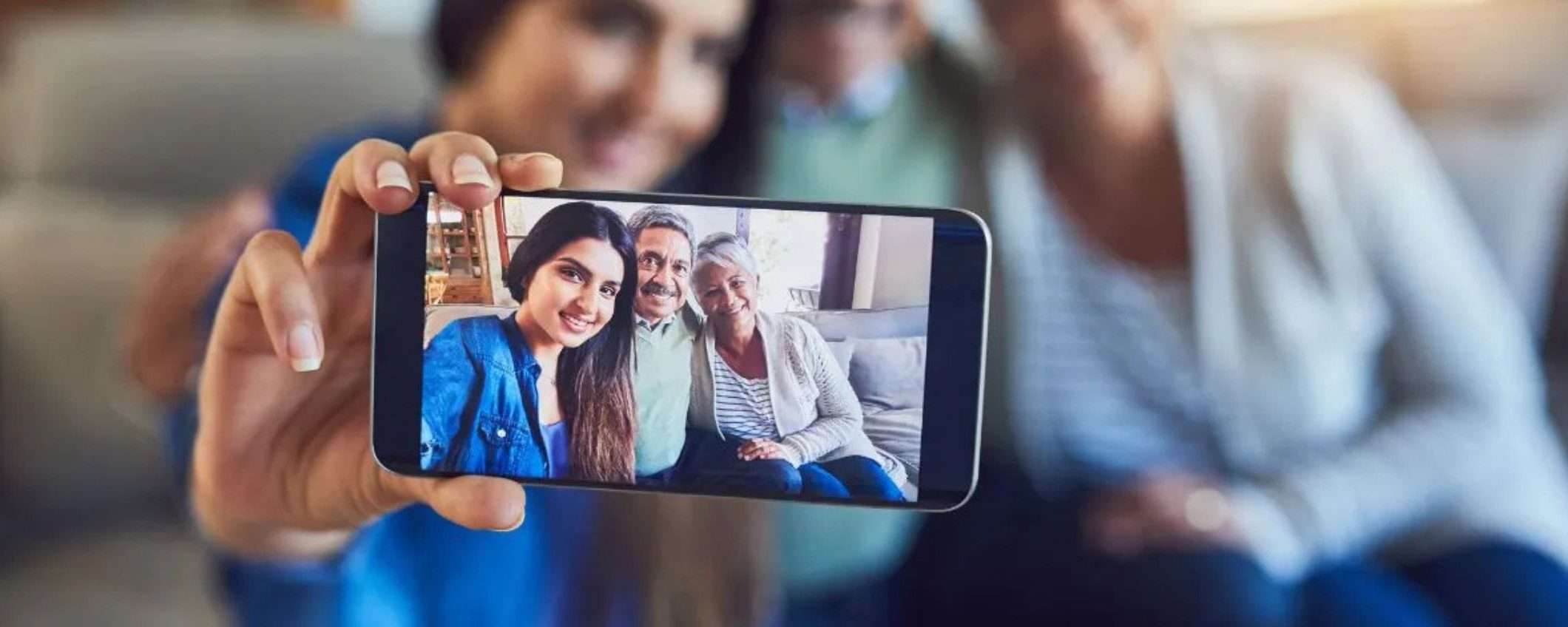 Foto su Facebook, i truffatori le usano per finti rapimenti