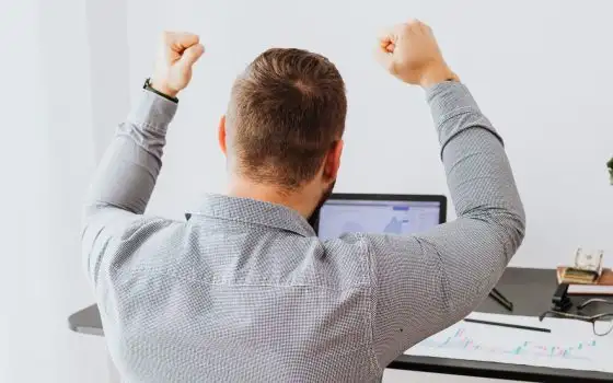 Offerta Hostinger Cyber Week 2025: fino all’85% di sconto su hosting e sito web