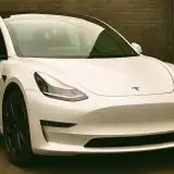 Tesla integra Grok come navigatore nelle sue auto, chi si fida?...