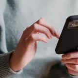 Kena Mobile lancia l'offerta 5G natalizia: 200 GB a 5,99€ al mese