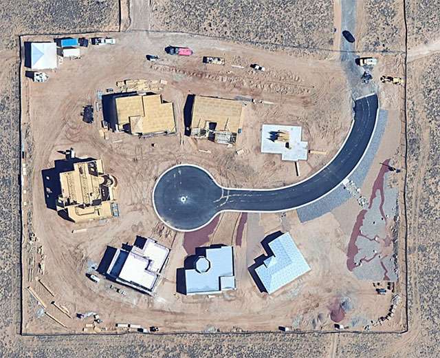 Il set di Pluribus in allestimento nel 2023