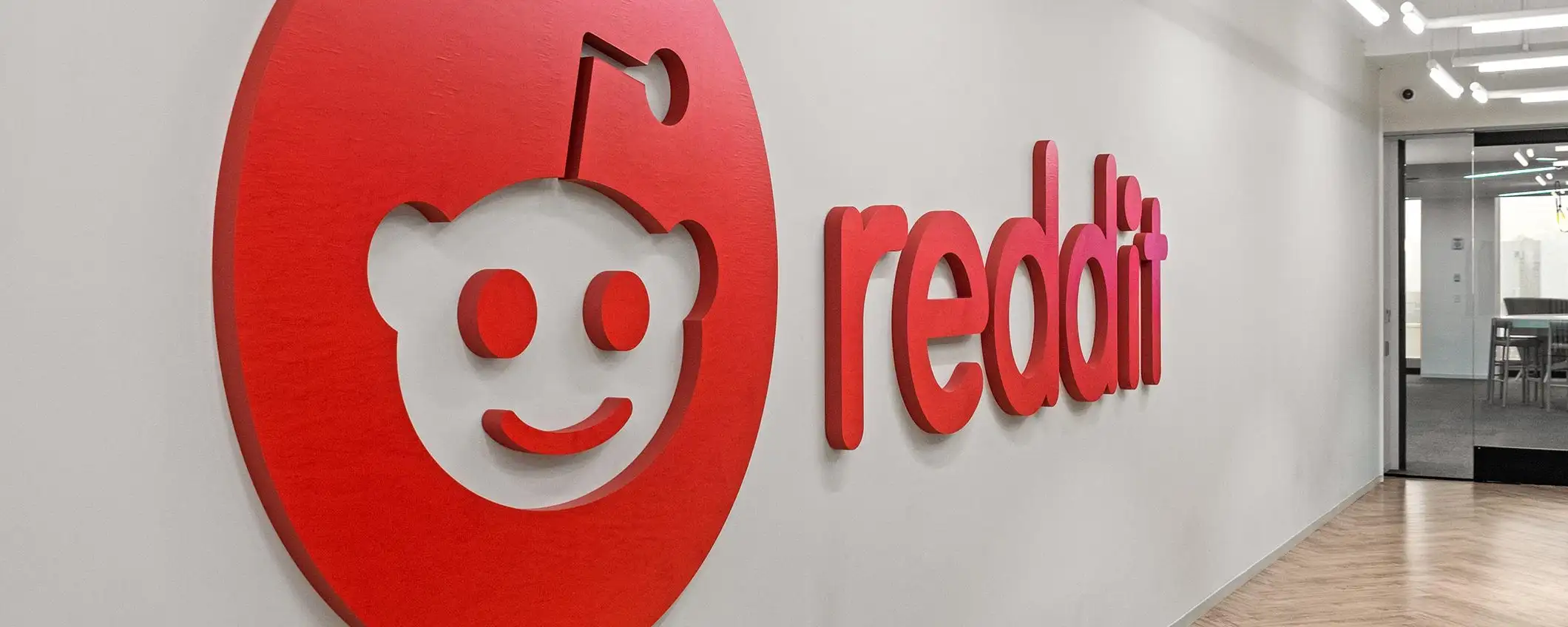 Reddit, nuove regole per i minorenni: cosa cambia