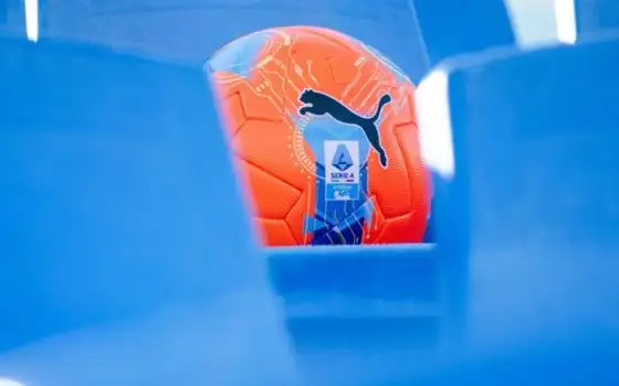 La Serie A e il pallone arancio: se il marketing batte l'accessibilità
