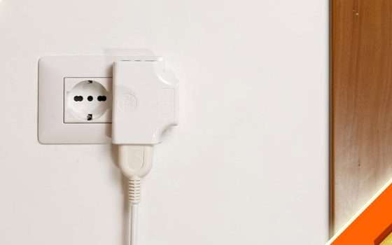 Black Friday: presa tripla piatta salvaspazio italiana a soli 3,61 euro