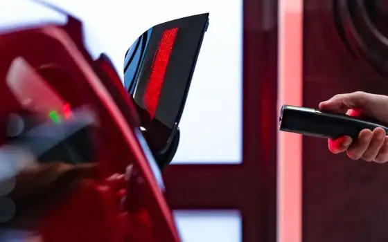 Auto elettriche, basta numeri vaghi: la svolta sulle batterie