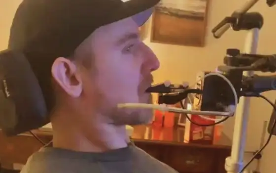 Uomo paralizzato gioca a Battlefield grazie a impianto Neuralink