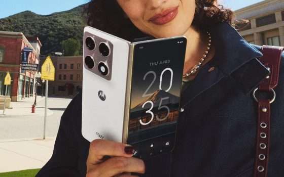 Motorola sfida Samsung con il nuovo razr fold