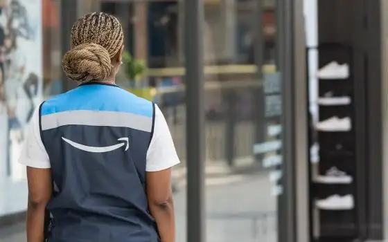 Amazon licenzia altre 16.000 persone, pesa l'AI