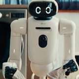 Robot LG CLOiD, piega i panni e prepara la colazione