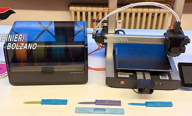 I coltelli a scatto creati con le stampanti 3D