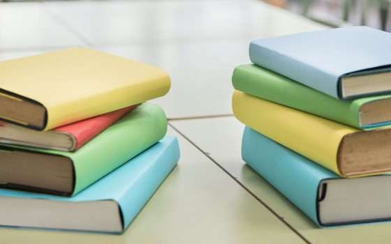 Libri di testo: prezzi in aumento, ancora poco digitale