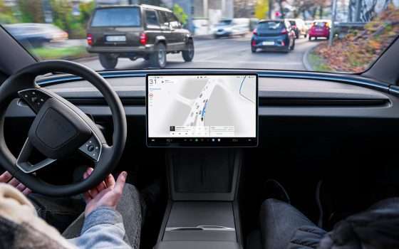 Tesla FSD solo in abbonamento: non si potrà più acquistare