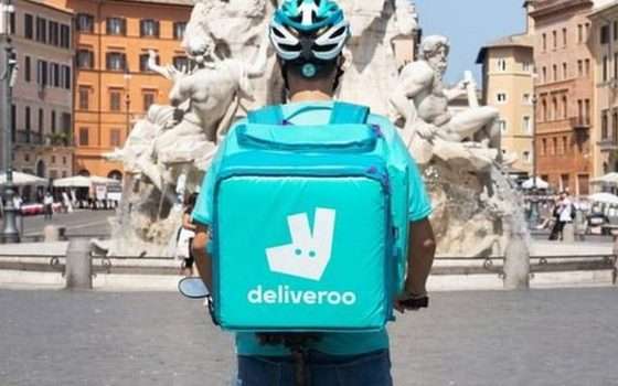Deliveroo come Glovo: rider sfruttati con l'algoritmo