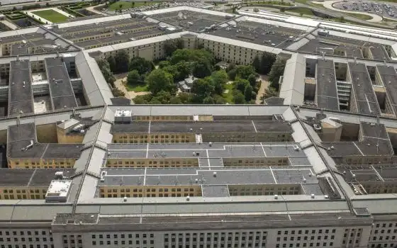 Anthropic non rimuoverà le restrizioni di Claude per uso militare