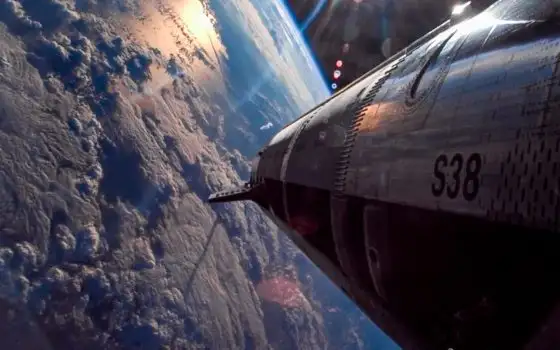 Elon Musk punta alla Luna, Marte può attendere