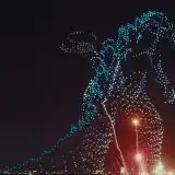 King Kong e Godzilla nel cielo di Los Angeles, lo show di droni Apple