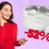 Audio potente per 32 ore e impermeabili: JBL Wave Beam a prezzo shock