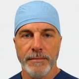 John Valentine, il medico con milioni di follower non esiste, è un'AI