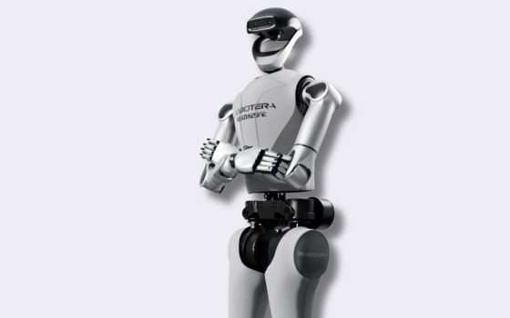 Un robot cinese combatte con la spada: il video è virale