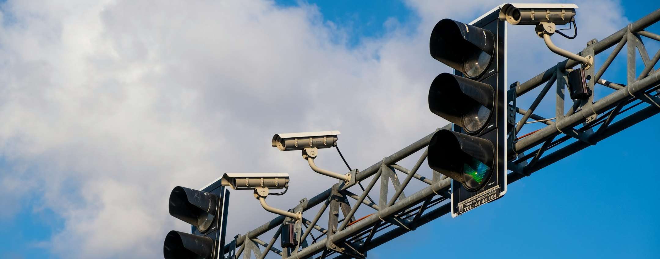 Hacking delle telecamere del traffico per spiare Khamenei