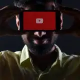 YouTube dichiara guerra ai deepfake con l'aiuto di politici e giornalisti