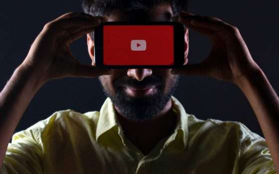 YouTube dichiara guerra ai deepfake con l'aiuto di politici e giornalisti