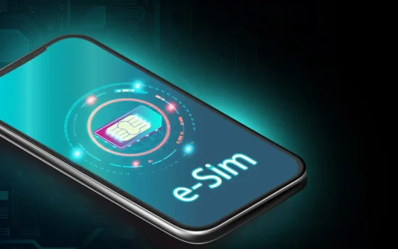 Viaggio fuori dall'UE? Ti serve una eSIM: prova Airalo in sconto