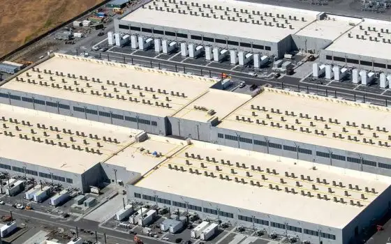 Data center Amazon (AWS), confermato attacco con droni