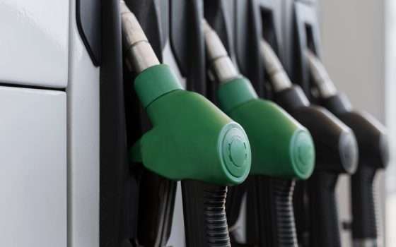 Giù i prezzi benzina e diesel: cosa cambia con il decreto carburanti