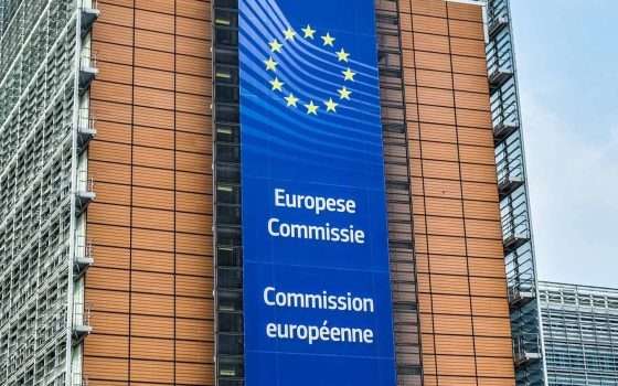 Dovremo viaggiare meno: l'Europa lancia l'allarme energia