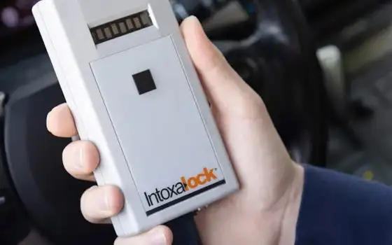 Attacco informatico blocca gli etilometri, le auto non partono