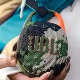 JBL Clip 5: speaker Bluetooth portatile compatto con 12h di audio e impermeabilità