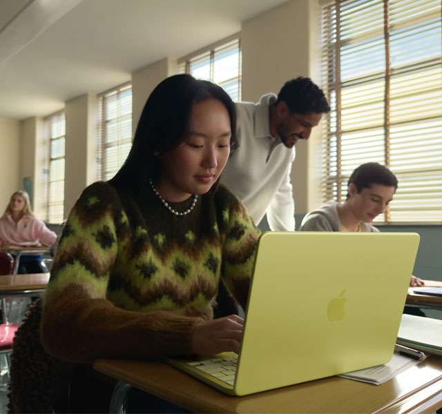 Il nuovo MacBook Neo sui banchi di scuola