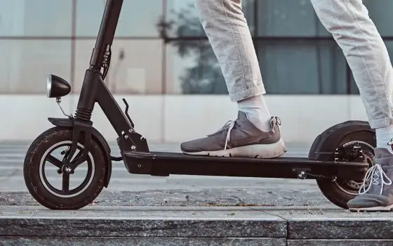 Monopattini, targa e assicurazione obbligatori entro il 16 maggio