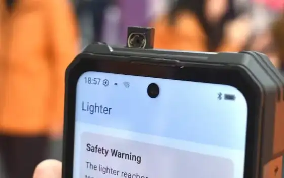 Hai da accendere? E tu tiri fuori lo smartphone